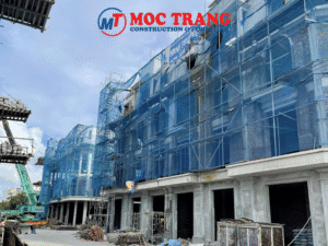 nha-tan-co-dien-3-tang-2-mat-tien