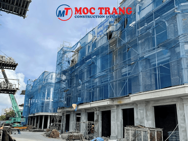 nha-tan-co-dien-3-tang-2-mat-tien