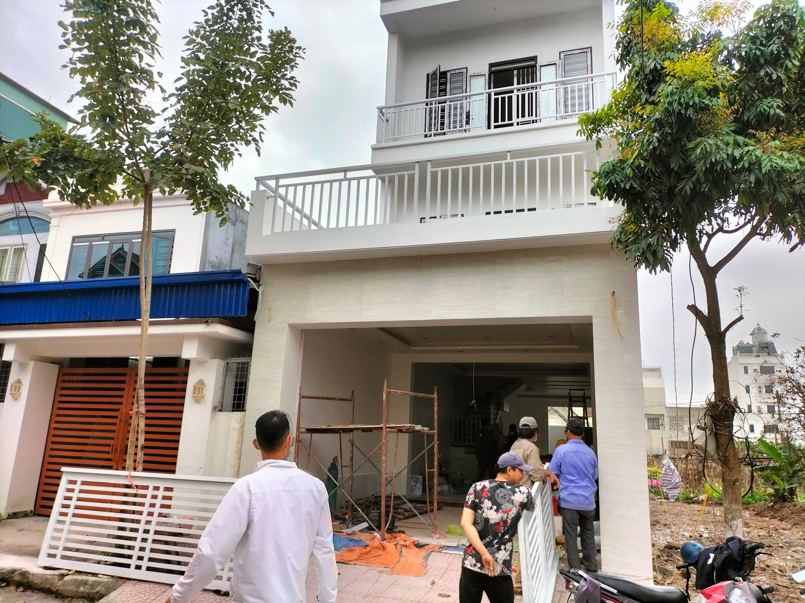 Công tác hoàn thiện cổng nhà phố 3 tầng