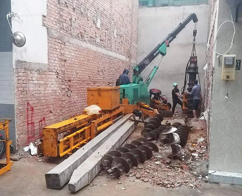 Khoảng cách từ mép cọc đến mép đài móng