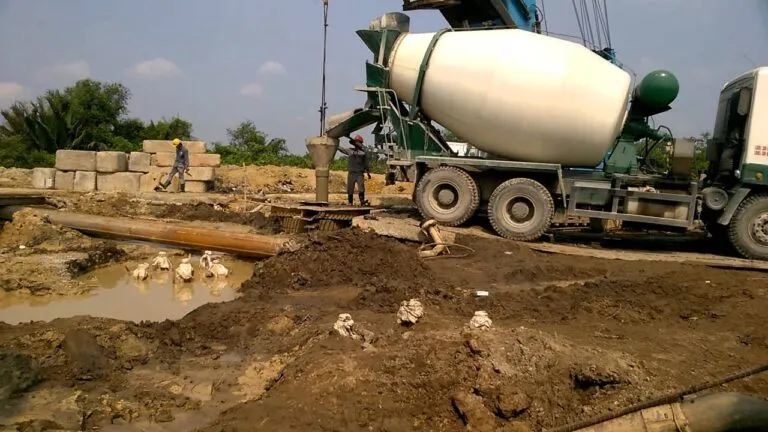 Đổ bê tông phục vụ cọc khoan nhồi