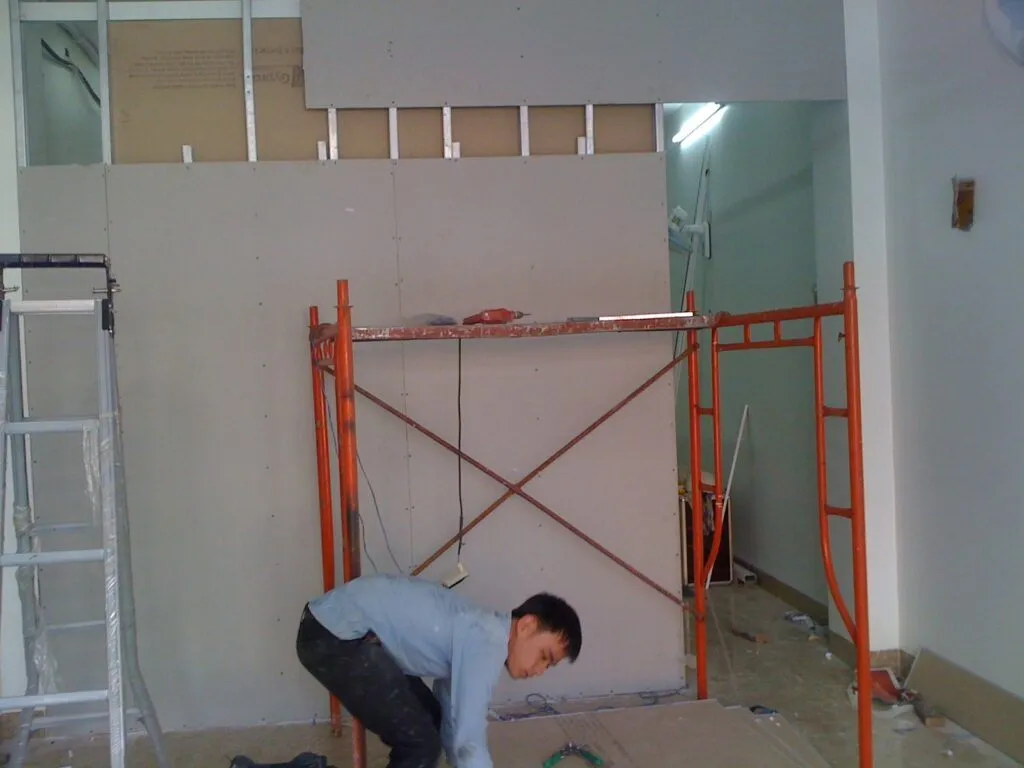 Cải tạo & sửa chữa trần, vách ngăn, cửa