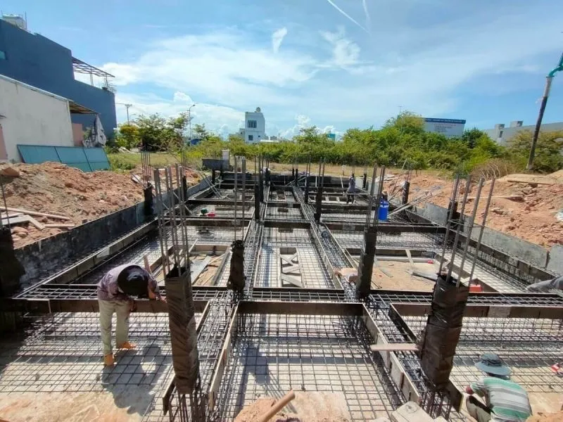 Nguyên tắc bố trí thép dầm móng nhà 2 tầng phương ngang
