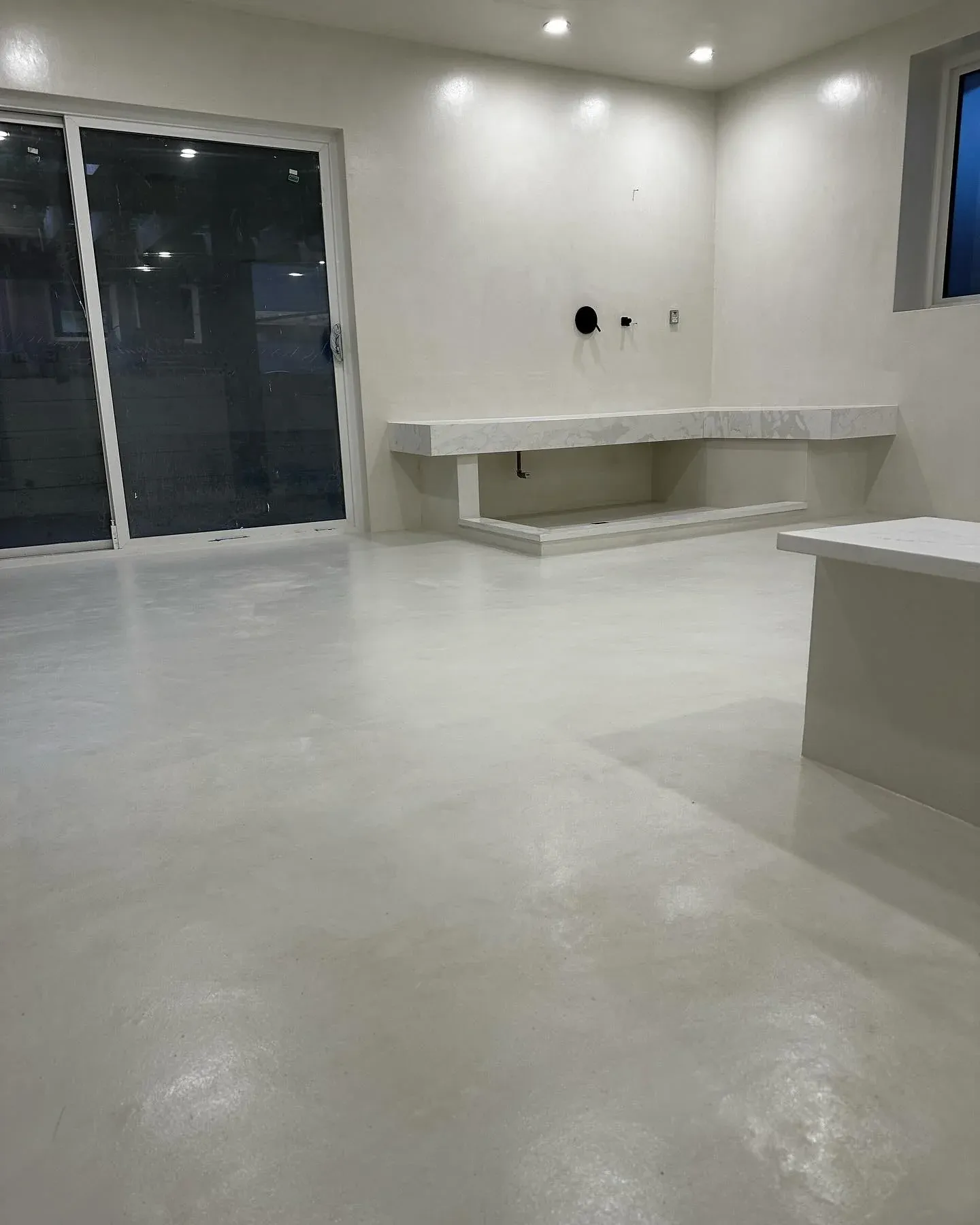 Mẫu nền xi măng đẹp bề mặt không lộ đá, thẩm mỹ hiện đại