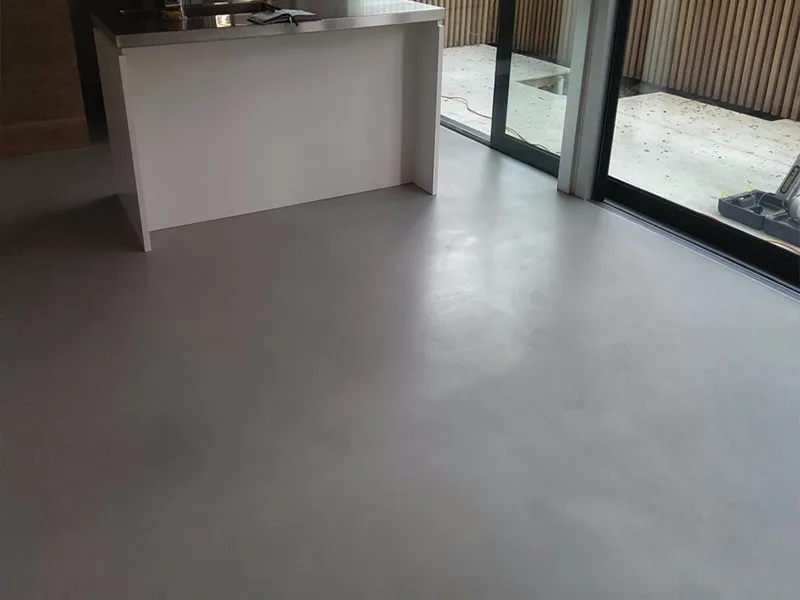 Mẫu nền nhà vi xi măng (MicroCement) xám đẹp và hiện đại