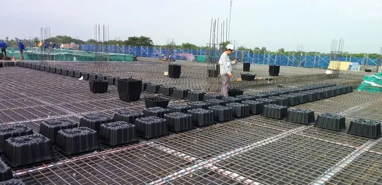 Bước 3: Lắp đặt hệ hộp định hình và liên kết cốt thép