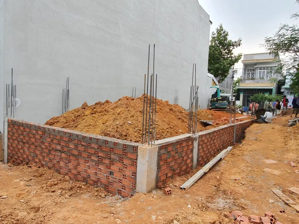 Bước 3: Thi công tường bao móng