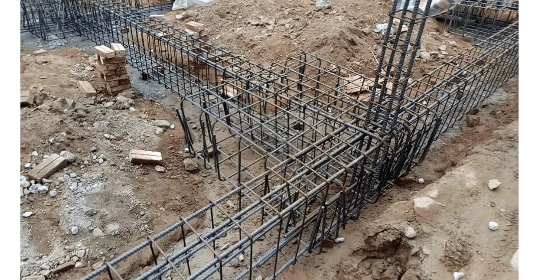 Nguyên tắc bố trí thép dầm móng nhà 2 tầng tiết diện dọc