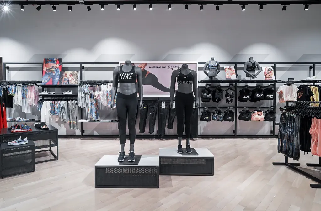 Mẫu thiết kế shop quần áo kết hợp phụ kiện xinh xắn