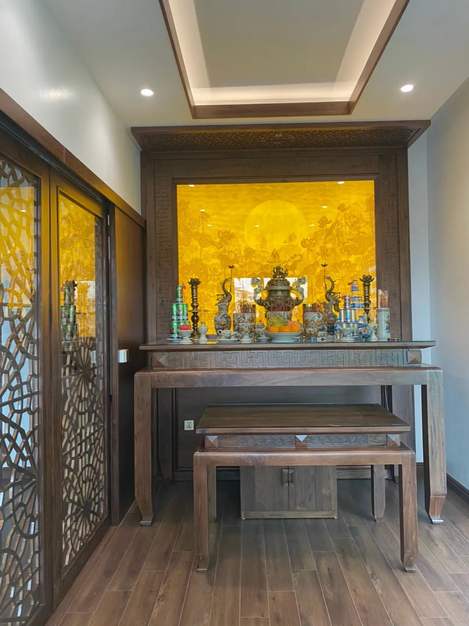 Phòng thờ cho nhà lô phố 3 tầng tại Kiến An